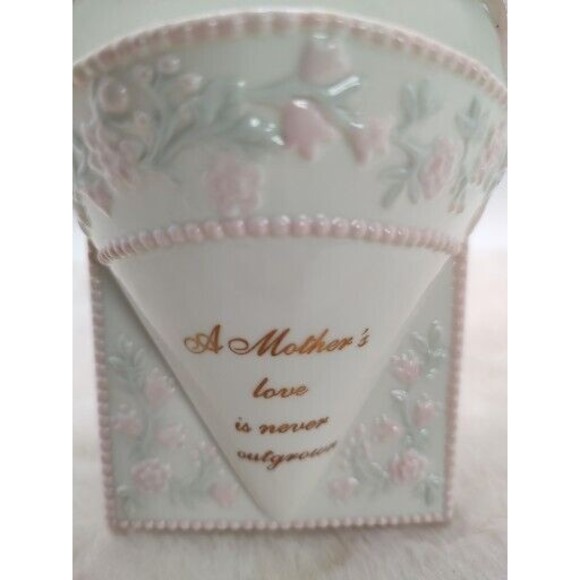 ThriftCHI ~ A Mother's Love Is Never Outgrown Wall Pocket Or Stand - Picture 1 of 9